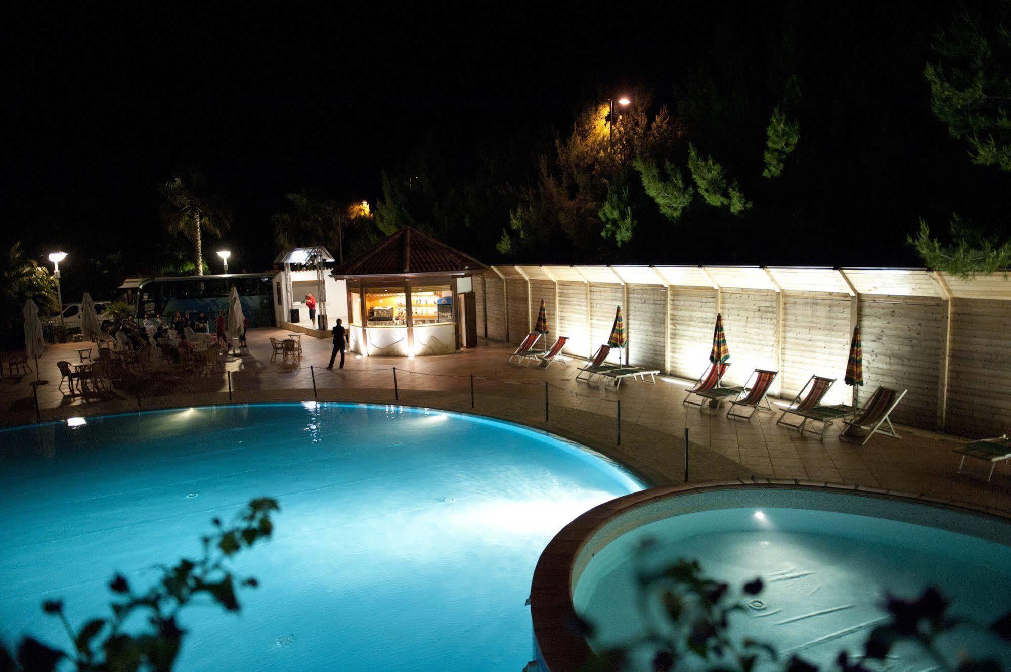 Oasiclub Hotel Vieste Extérieur photo